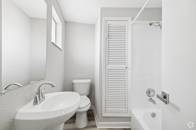 1BR, 1BA - 617SF - Bathroom - Merwin Square Apartments