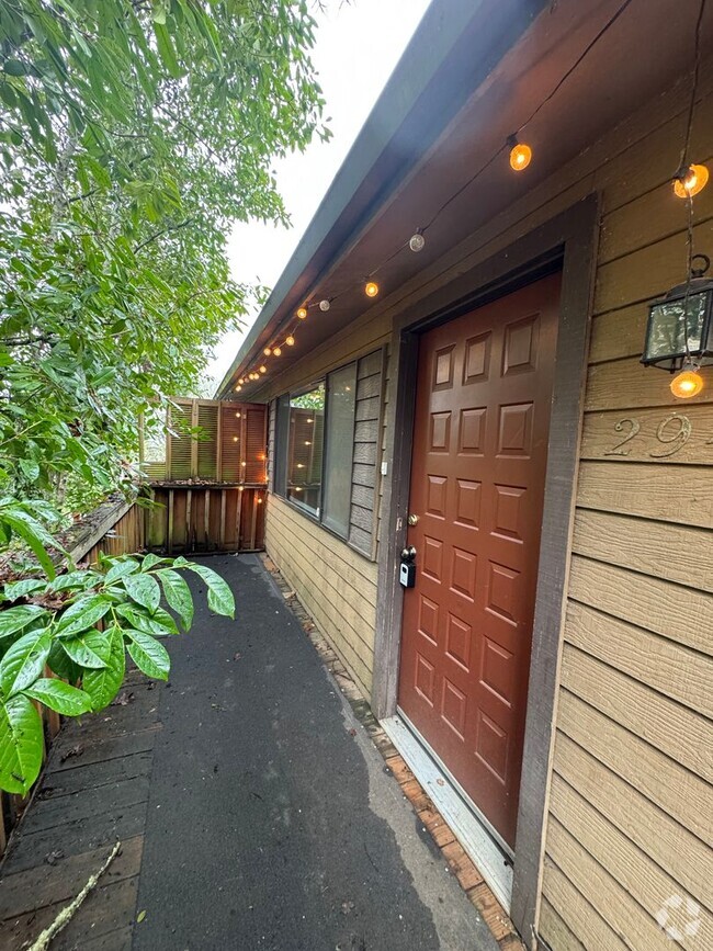 Building Photo - Great 2bd/1bth Duplex in the South Hills ~... Rental