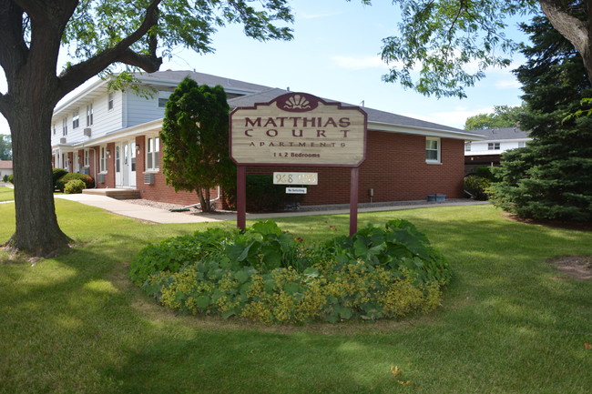 Matthias Court Apartments - Matthias Court Apartments