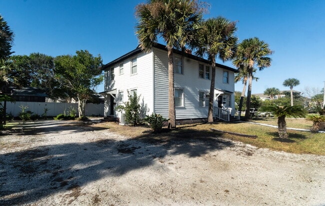 Building Photo - Pristine Neptune Beach Efficiency Unit Remodel: 2 Blocks to the Sand and Walkable to Everything!