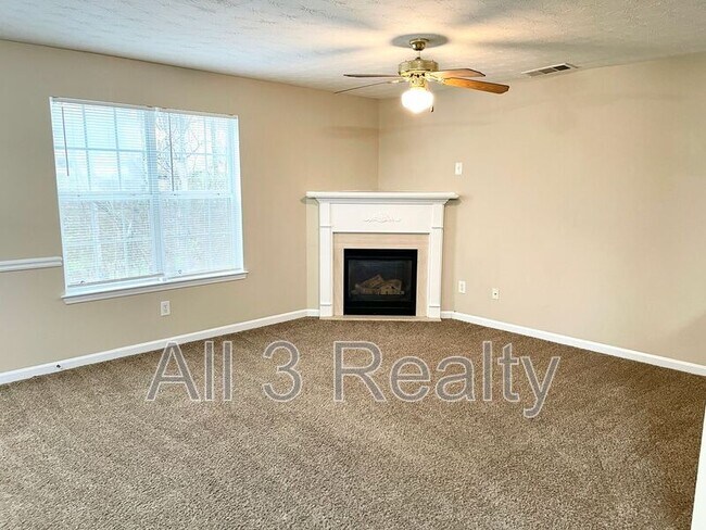 Photo - 448 Townsend Bend