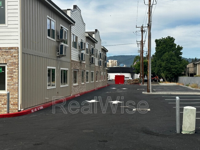 1935 W Table Rock Rd Unit 04