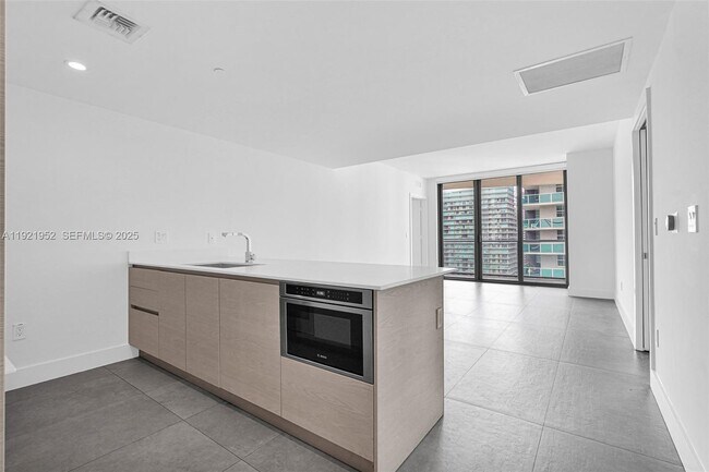 Building Photo - 1300 S Miami Ave Unit 2811