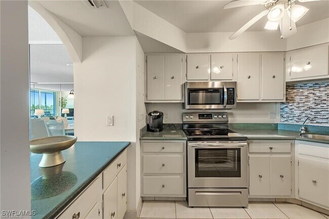 Building Photo - 5 Bluebill Ave Unit 403