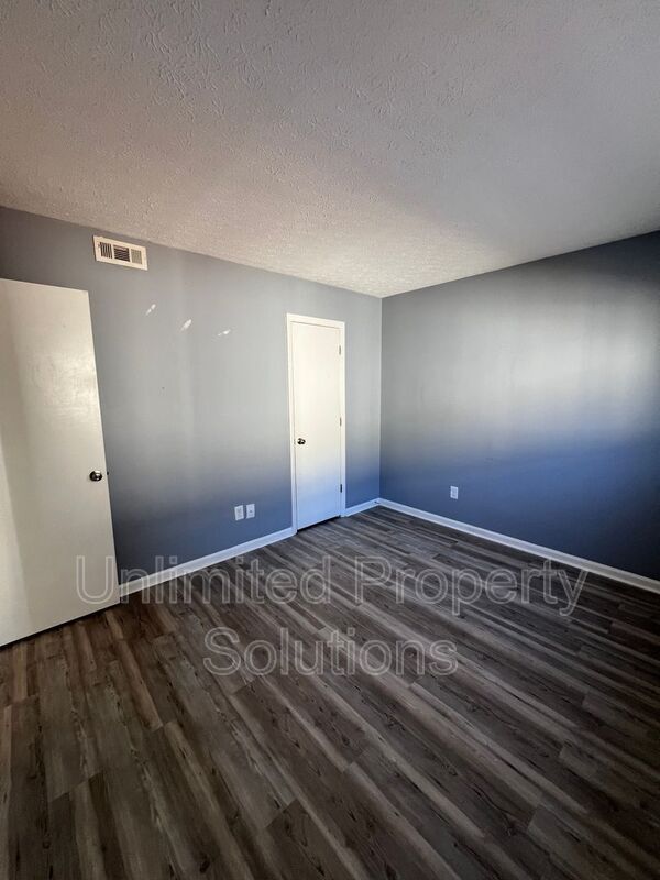 Photo - 215 Sunn Aire Ct House