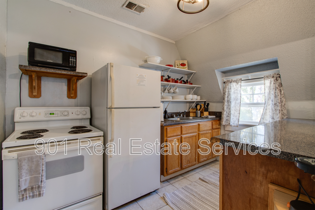 Photo - 1954 Manila Ave