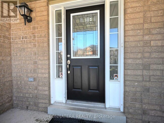 Photo - 409 Hobbs Crescent