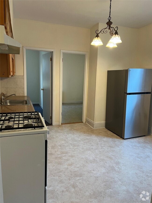Building Photo - 79-28 67th Dr Rental