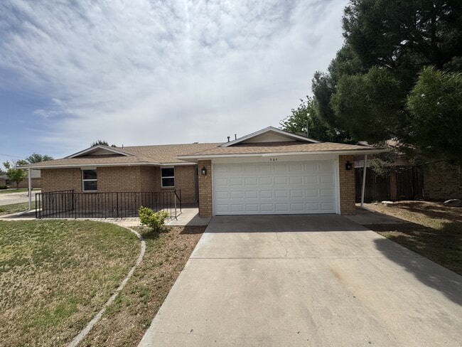 Photo - 884 Swinging Spear Rd House