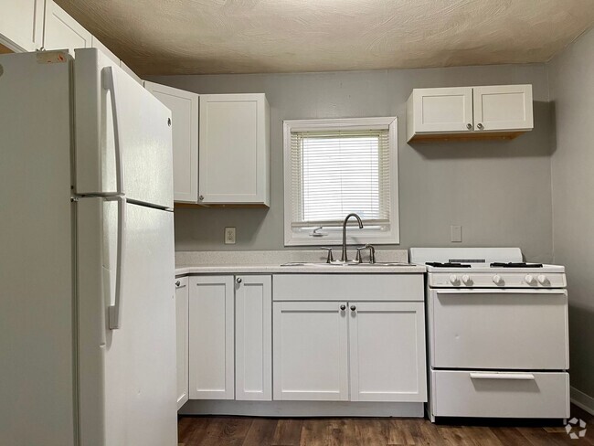Building Photo - Darling 2 Bedroom 1 Bathroom Home in Minne...