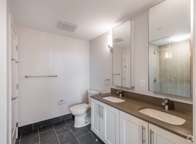 2BR, 2BA - 1,085 SQ FT