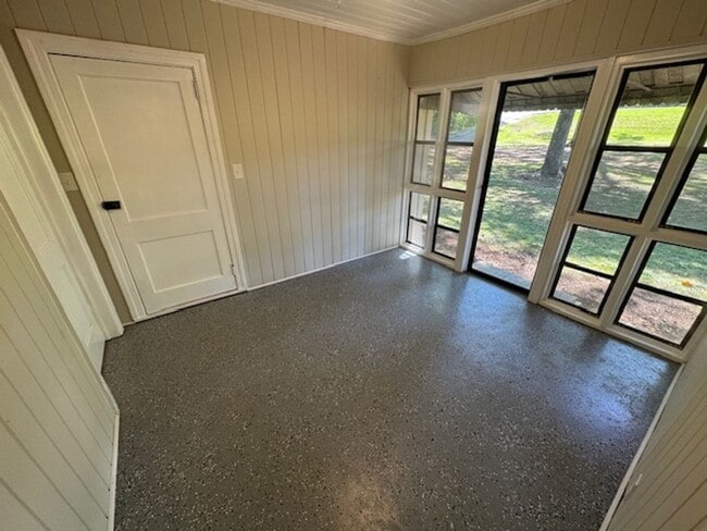 Photo - 3068 Roanoke Rd