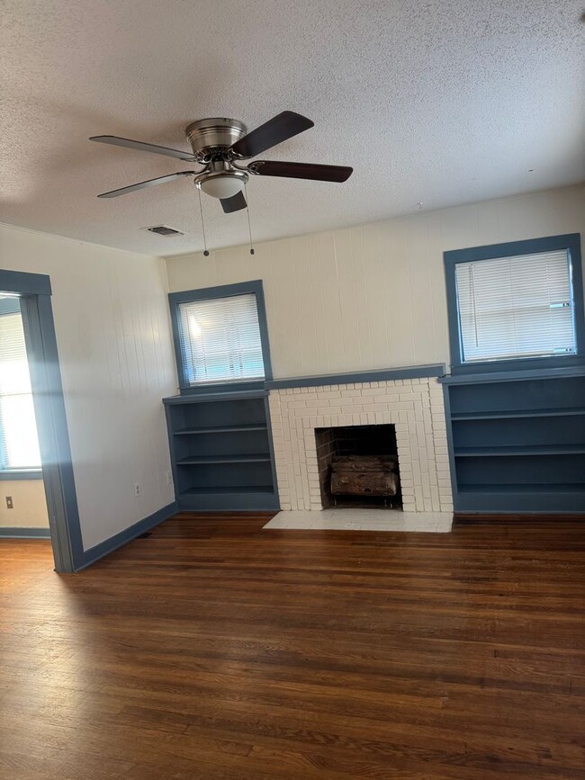 Photo - Adorable 2/1 !!! walking distance to the e...