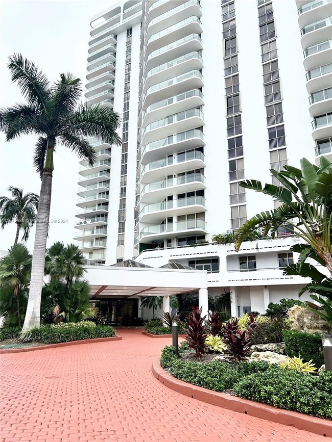Building Photo - 19707 Turnberry Way Unit #5A Rental
