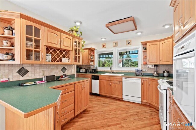8 Genesee Ln