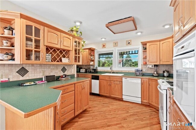 Photo - 8 Genesee Ln
