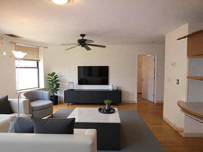 Building Photo - 84 Gainsborough St Unit 305W