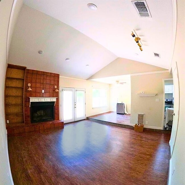 Photo - 16006 Parkway Dr