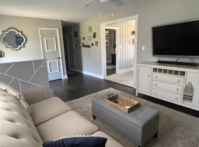 Photo - 1042 Interurban Ave