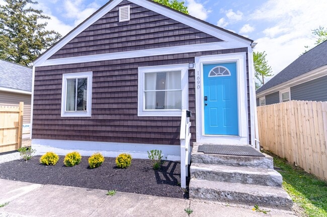 Building Photo - [STR] Fairgrounds Flat Located across Fair...