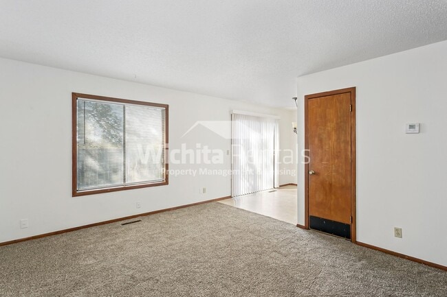 Photo - 2305 S White Oak Dr Unit 1