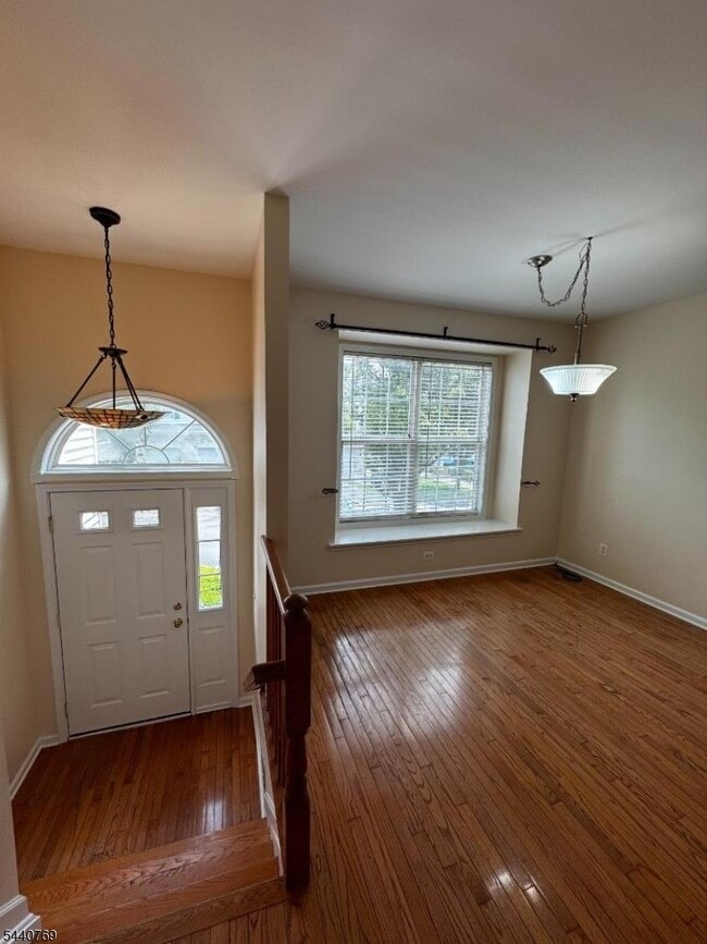 Photo - 533 Coventry Dr