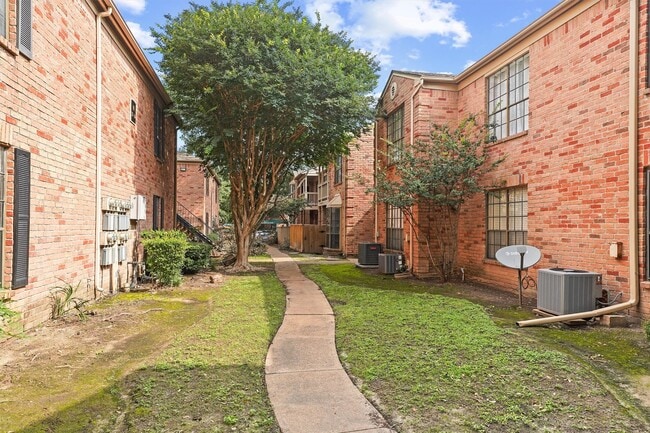 Building Photo - 2255 Braeswood Park Dr Unit 249 Rental