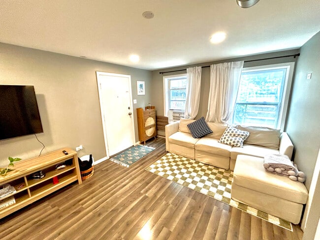 Photo - 3215 S Throop St Unit 1F