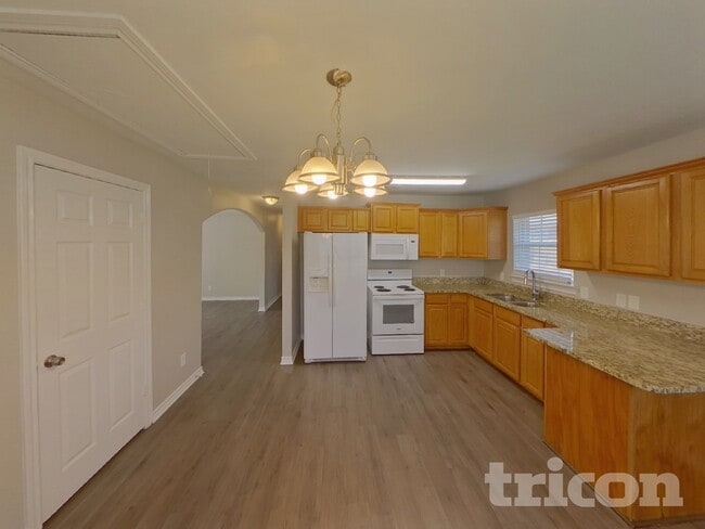 Photo - 185 Trout St