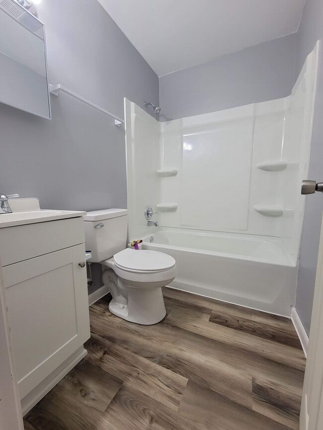 Photo - Campus Apartments Riverside