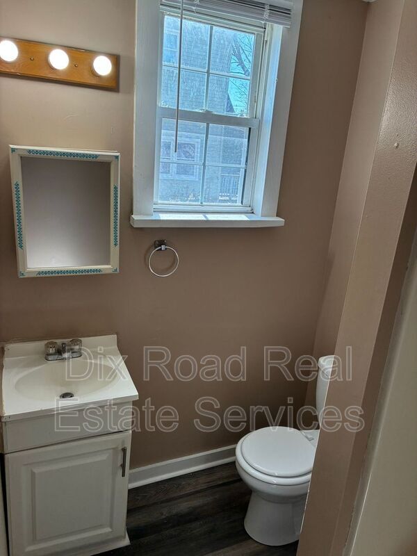 Photo - 829 Maple Ave