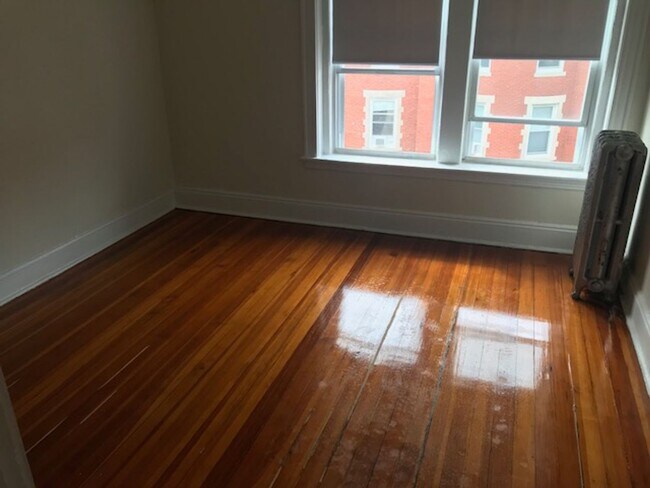 Photo - YTop floor sunny 3 bed  Wholefoods,  Utilities included No Fee No Security Availale  now, 12.1 or...