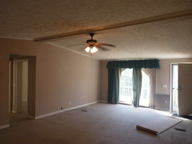 Photo - 825 Allen Rd