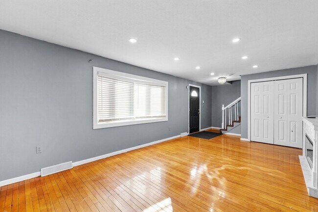 Photo - 223 Warren St