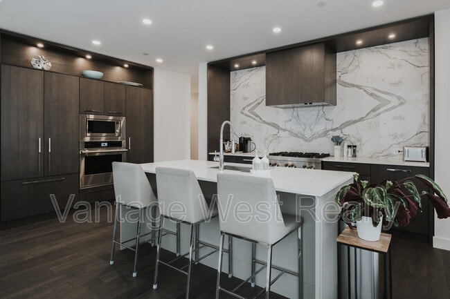 Photo - 3389-3389 Lakeshore Rd