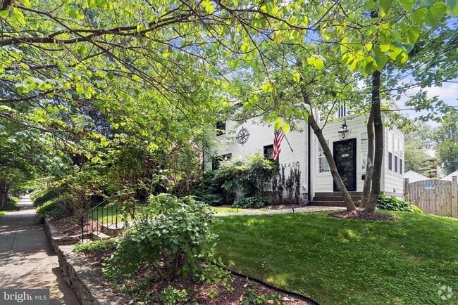 Building Photo - 4420 Chesapeake St NW Rental