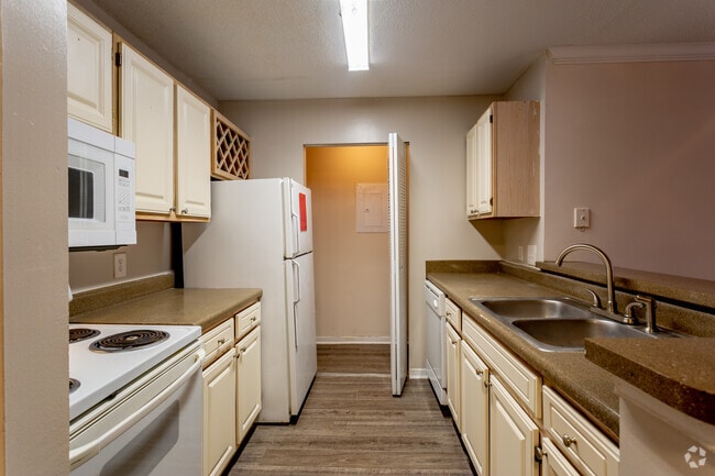 3BR,2BA, 1200 sqft