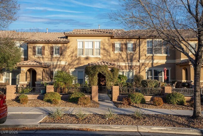 Photo - 2074 Waterlily View St