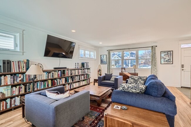 Photo - Downtown Louisville 3-BDR Fully Furnished Gem