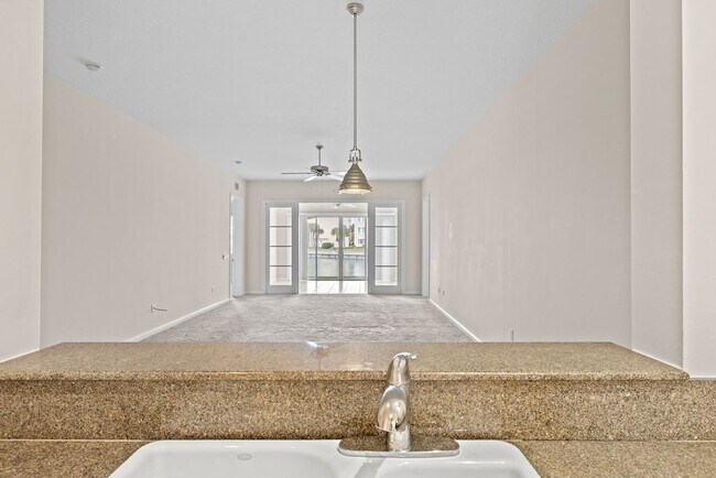 Photo - 17 Harbour Isle Dr W Unit 103