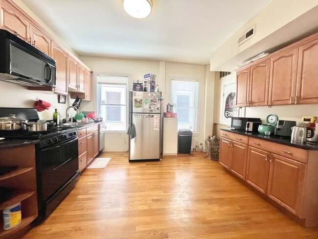 Building Photo - 6 Germania St Unit 1