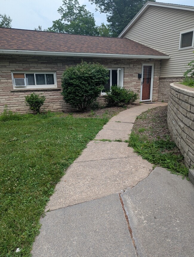 Building Photo - 8688 Oswego Rd Unit Apartment
