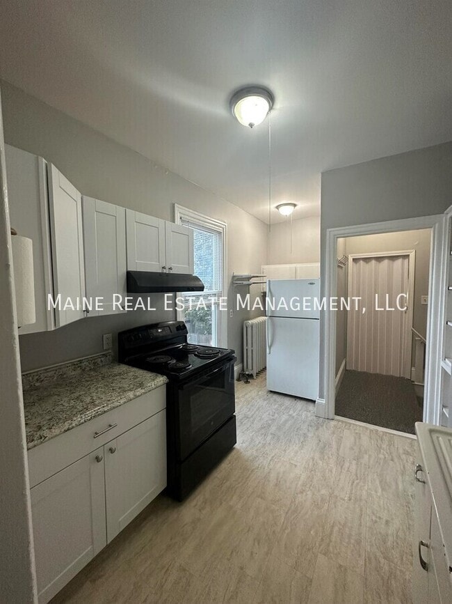 Building Photo - 17 Elm St Unit 4