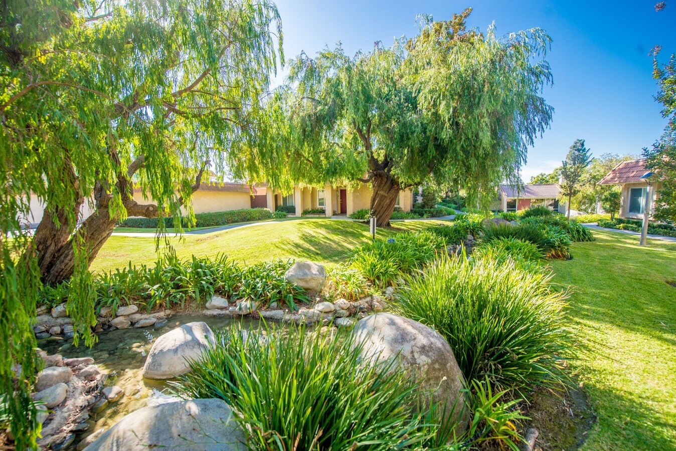 Charming 2 Bedroom, 2 and a half Bath Townhome in Huntington Beach! - Charming 2 Bedroom, 2 and a half Bath Townhome in Huntington Beach!