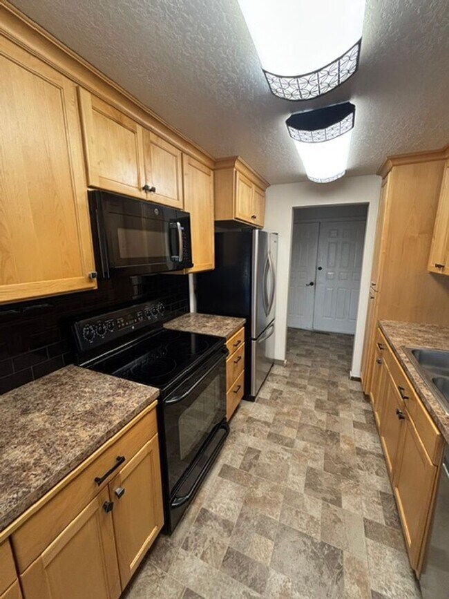 Photo - 408 E Pinehurst Dr