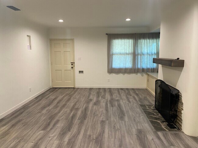 Photo - 1523 N Grand Oaks Ave