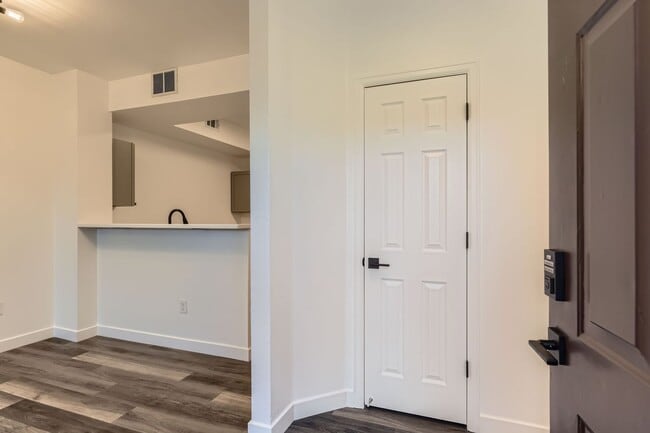 Photo - **Fully Updated 2-Bedroom Condo with New Appliances!**