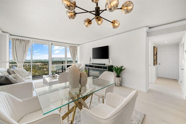 Photo - 600 NE 36th St Unidad 1414
