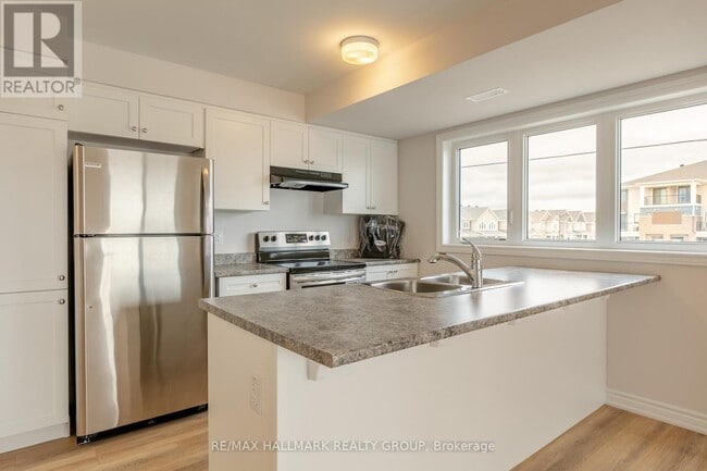 Photo - 292 Zenith Private