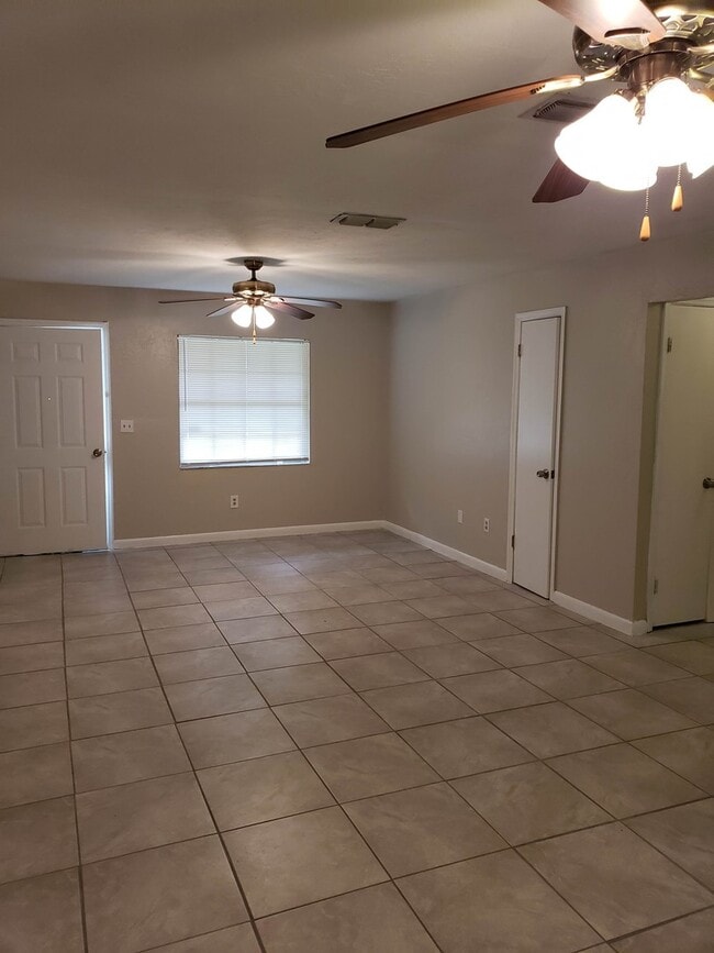 Photo - 3 Bed, 2 Bath, 1 Car garage.
